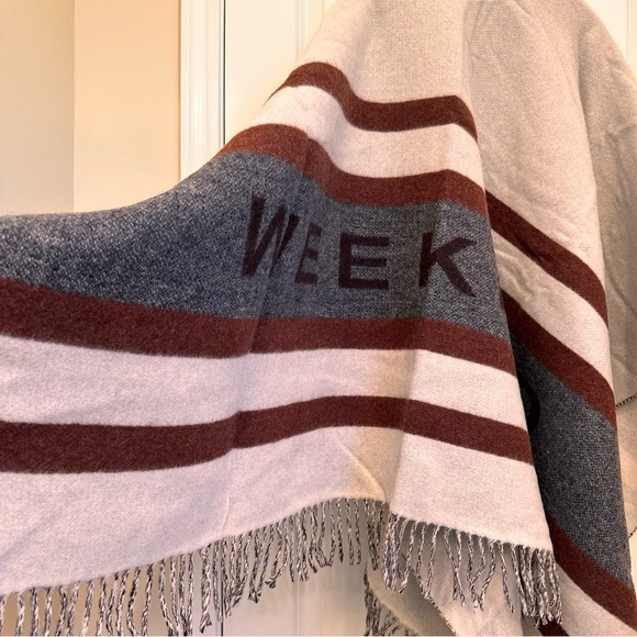 Made In Italy Weekend Max Mara Label-cut Wool Blend Large Cape Sz:OS Fall/Winter - Picture 12 of 16